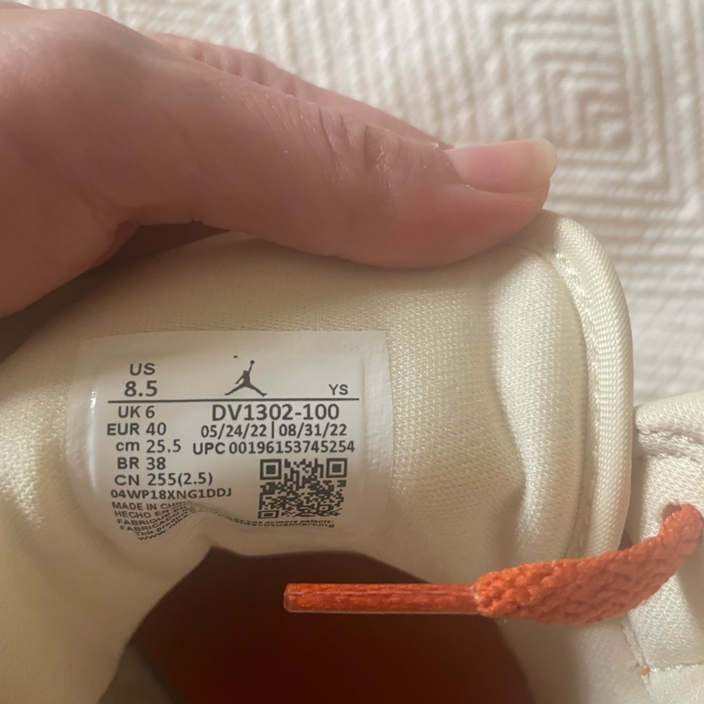 Jordan Sneakers with Cream and Orange Details - Picture 3 of 4